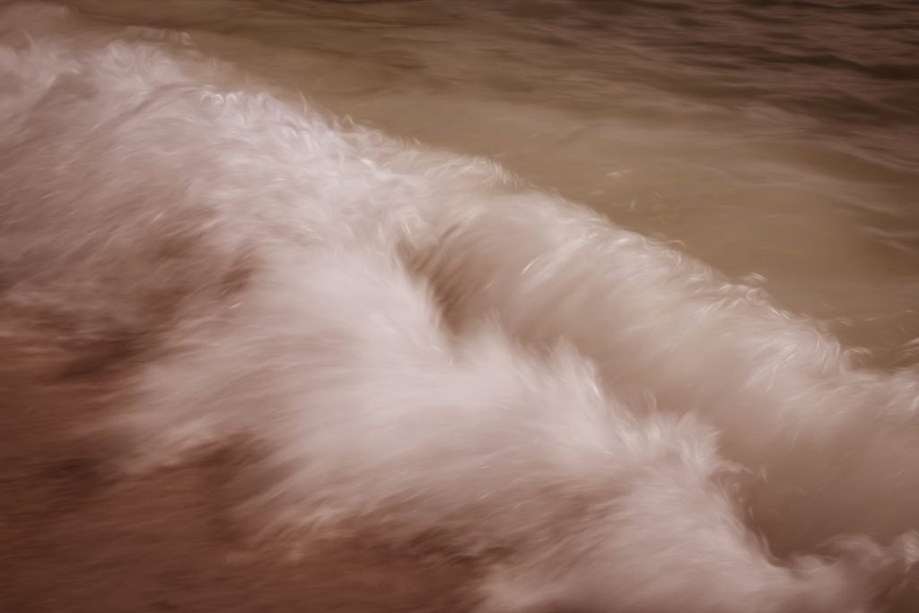 Photo Tsunami dreams meaning