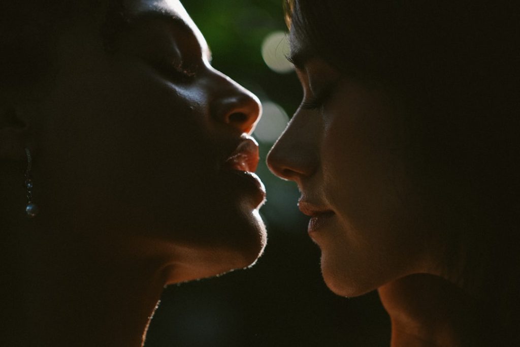 Photo kissing dreams meaning