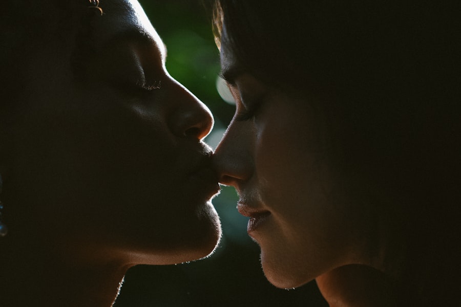 Photo kissing dreams meaning